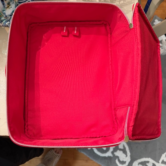 Estee Lauder Velvet Beauty Box - Picture 2 of 6